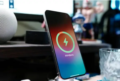 沁园街道苹果15换屏服务分享用什么充电器给iPhone15充电更好 